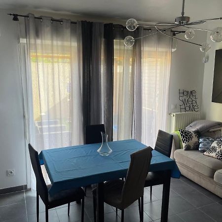Chambre Agreable Avec Jacuzzi Marseille Exterior photo
