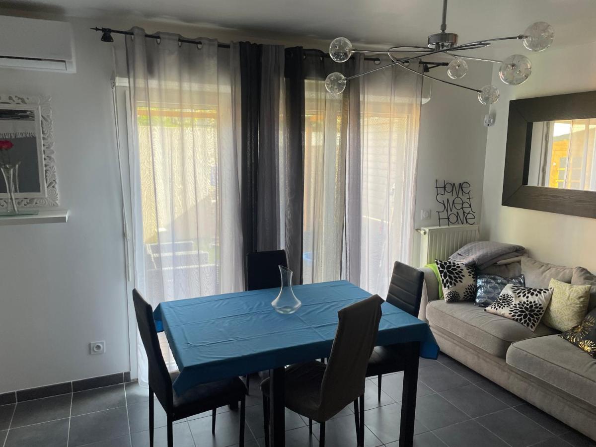 Chambre Agreable Avec Jacuzzi Marseille Exterior photo